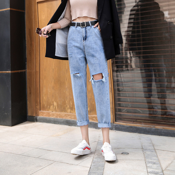 Blugi de dama actuali cu talie inalta - intr-o culoare deschisa