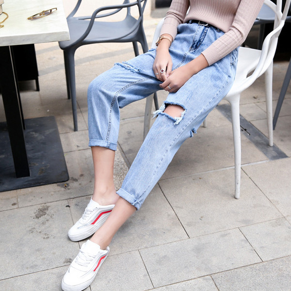 Blugi de dama actuali cu talie inalta - intr-o culoare deschisa