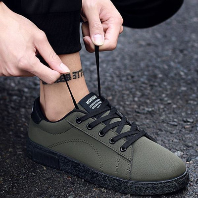 Tenisi moderni pentru bărbați cu șireturi în trei culori