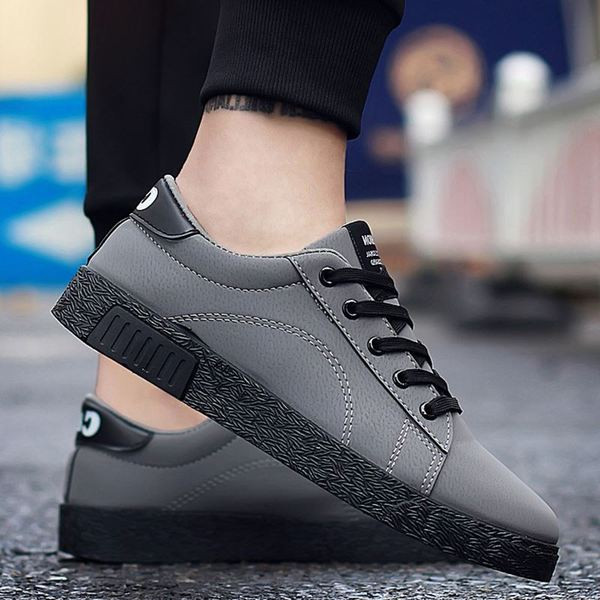 Tenisi moderni pentru bărbați cu șireturi în trei culori