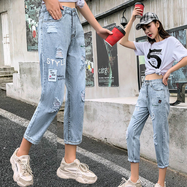 Blugi actuali de dama de culoare deschisa cu broderie