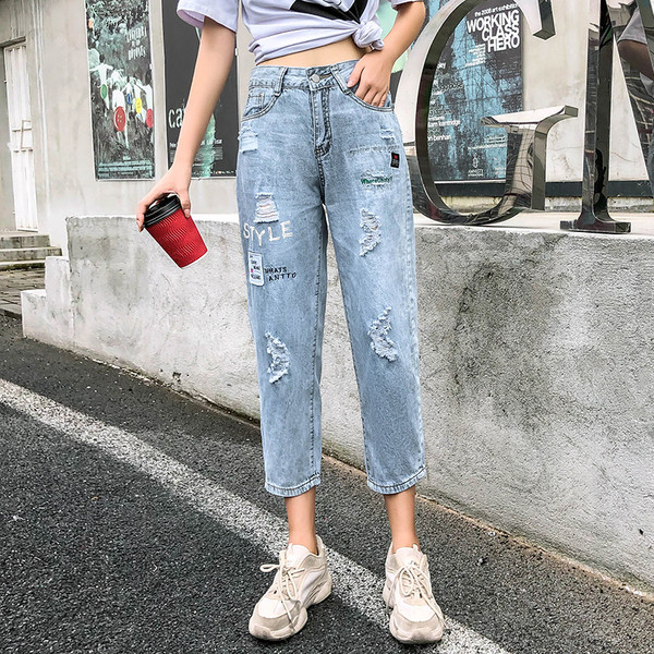 Blugi actuali de dama de culoare deschisa cu broderie