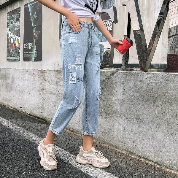 Blugi actuali de dama de culoare deschisa cu broderie