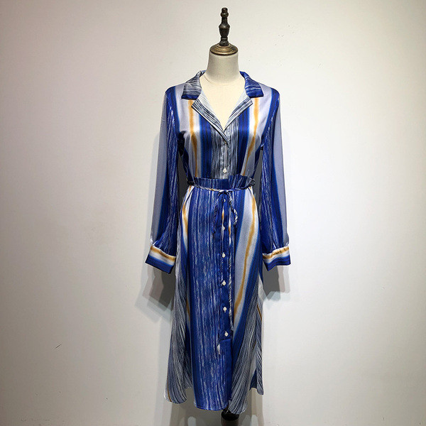 Rochie cu dungi cu guler clasic și mâneci lungi