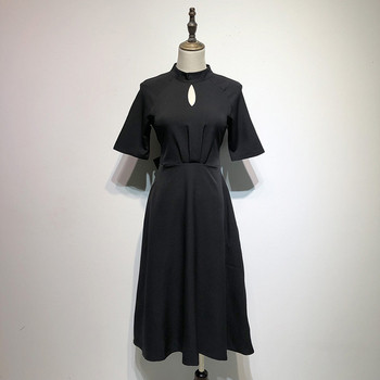 Rochie de dama cu maneci scurte si decolteu oval in negru