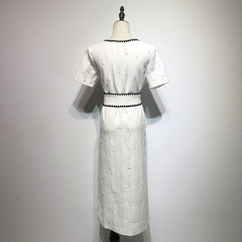 Rochie cu decolteu în V adânc și mâneci scurte în alb