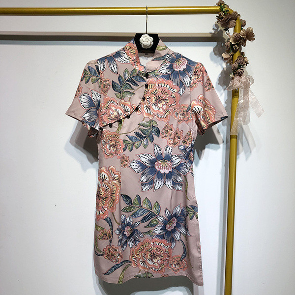 Rochie scurta de dama cu maneci scurte si model floral