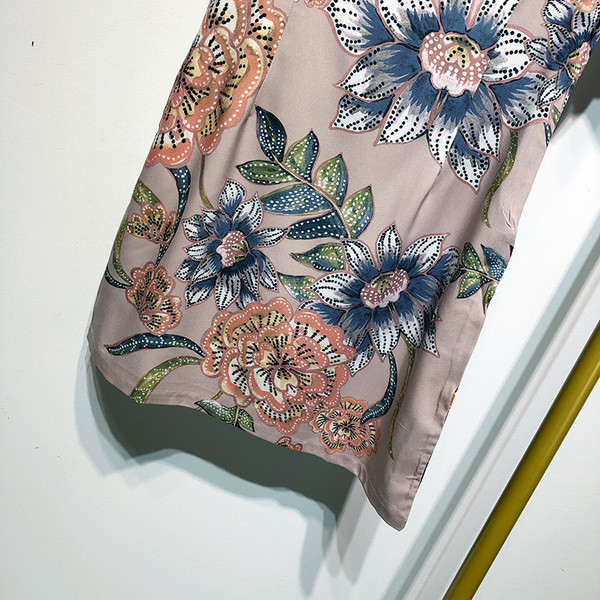 Rochie scurta de dama cu maneci scurte si model floral