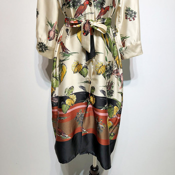 Rochie cu decolteu în V adânc și mâneci lungi în alb cu model