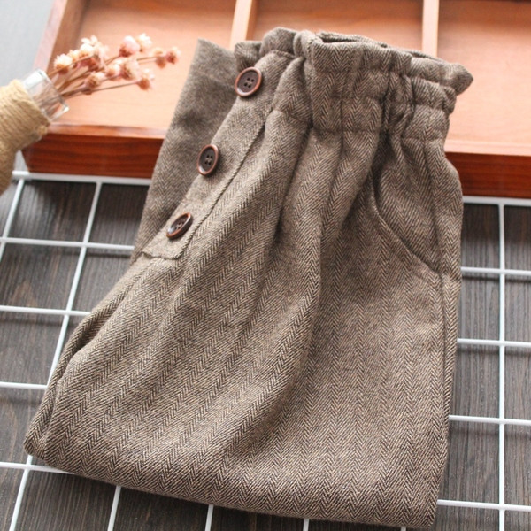 Pantaloni moderni pentru copii cu nasturi si buzunare maro