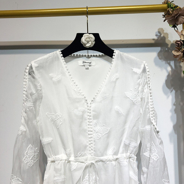 Rochie de dama alb cu maneci lungi