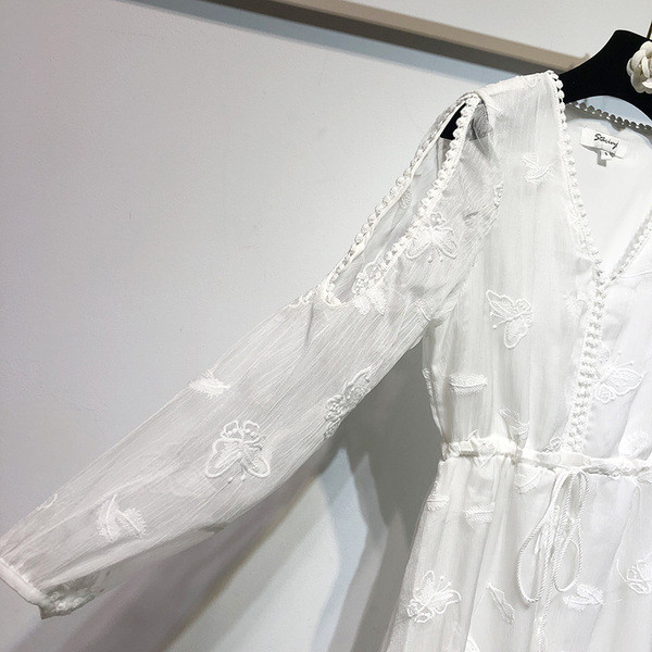 Rochie de dama alb cu maneci lungi