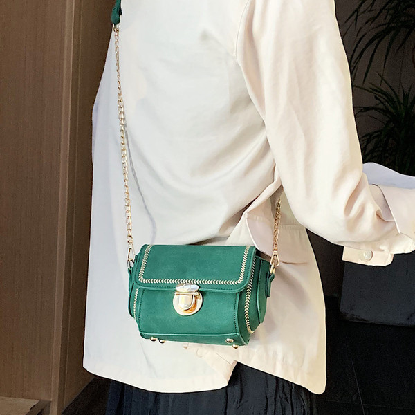 Geanta de dama moderna cu inchidere metalica