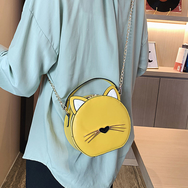 Geanta dama cu element 3D si maner metalic