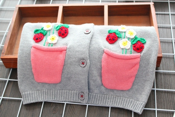 Vesta moderna pentru copii cu buzunare pentru fete in culoarea gri