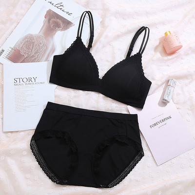 Lenjerie intimă în două părți în culori diferite