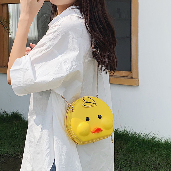 Geanta de dama cu lant metalic in trei culori