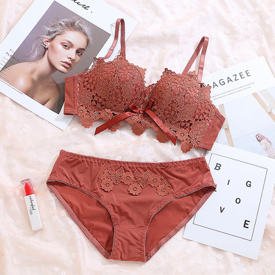 Set de lenjerie elegantă din două piese cu dantelă în trei culori