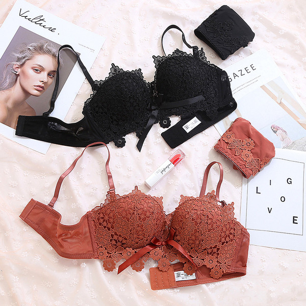 Set de lenjerie elegantă din două piese cu dantelă în trei culori