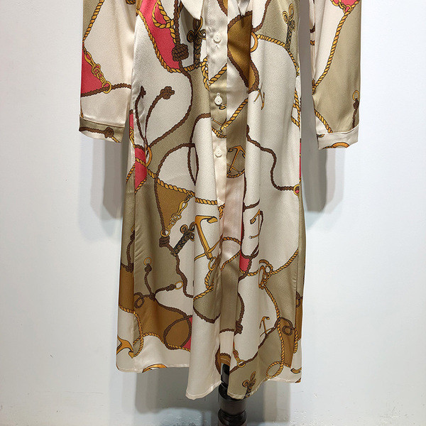 Rochie de dama cu guler clasic si maneci lungi cu model cu model