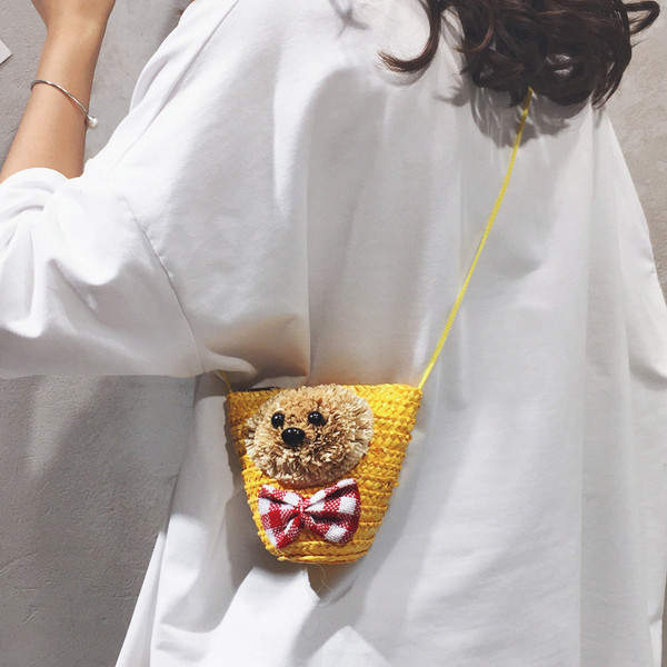 Geantă mică de damă cu element 3D în trei culori