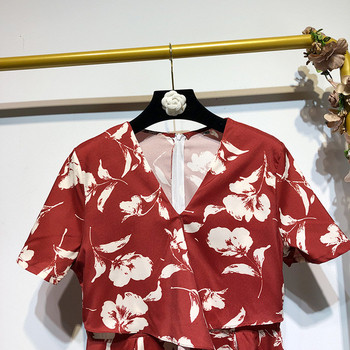 Rochie cu decolteu în V adânc și mâneci scurte în visiniu