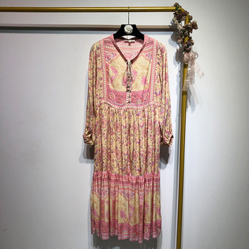 Rochie cu decolteu în V și mâneci lungi cu model cu model