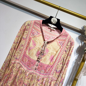 Rochie cu decolteu în V și mâneci lungi cu model cu model