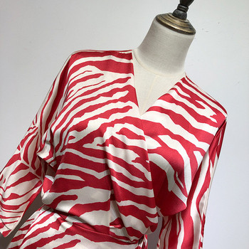 Rochie cu decolteu in V si maneci 3/4