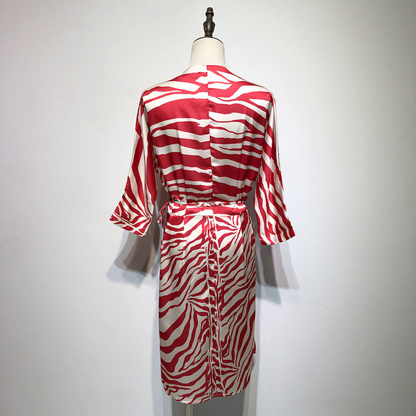 Rochie cu decolteu in V si maneci 3/4