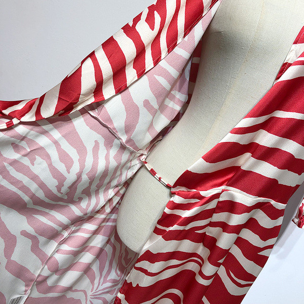 Rochie cu decolteu in V si maneci 3/4