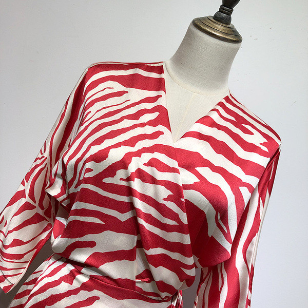 Rochie cu decolteu in V si maneci 3/4