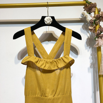 Női ruha négyzet alakú nyakkivágással, vékony pántokkal