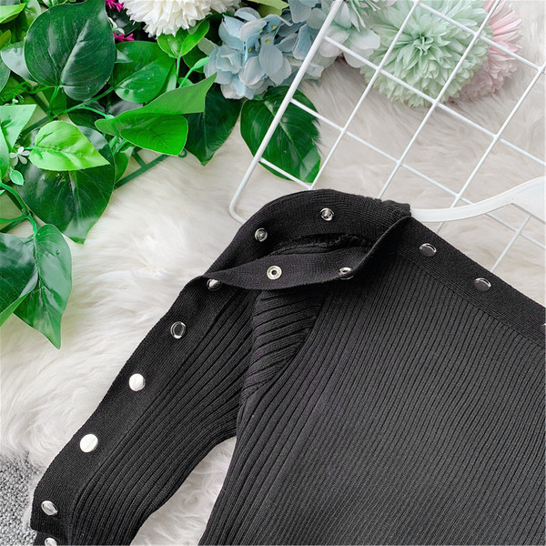 Rochie moderna de dama cu ochiuri in negru