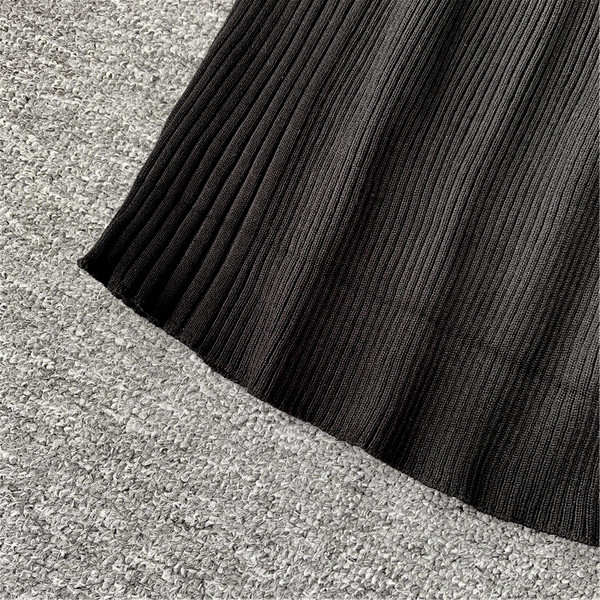 Rochie moderna de dama cu ochiuri in negru