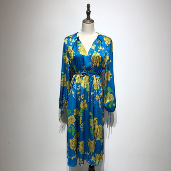 Rochie cu decolteu în V adânc și mâneci lungi cu cravate