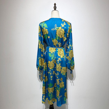 Rochie cu decolteu în V adânc și mâneci lungi cu cravate