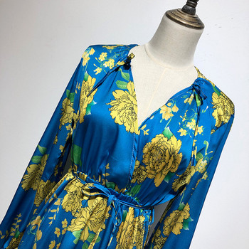 Rochie cu decolteu în V adânc și mâneci lungi cu cravate