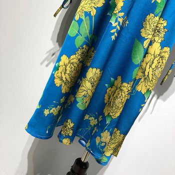 Rochie cu decolteu în V adânc și mâneci lungi cu cravate