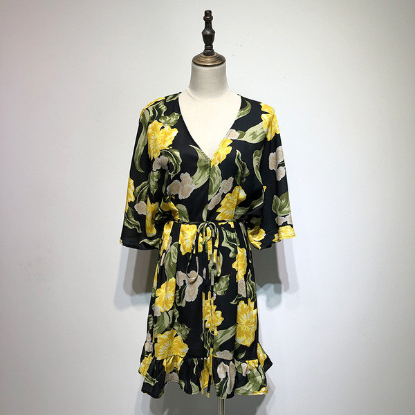 Rochie cu decolteu în V adânc, mâneci 3/4 cu legături în talie