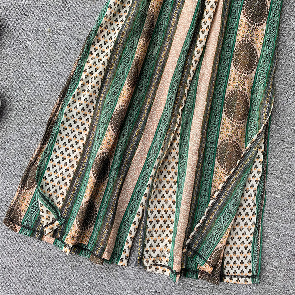 Salopetă lungă de damă cu decolteu în V în două culori