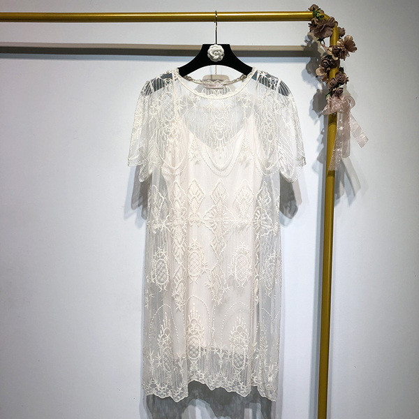 Rochie eleganta de dama cu maneci scurte si dantela in alb