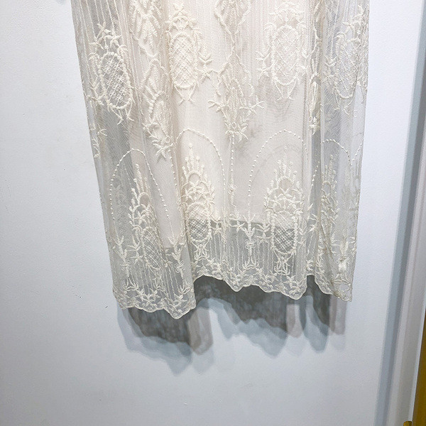 Rochie eleganta de dama cu maneci scurte si dantela in alb