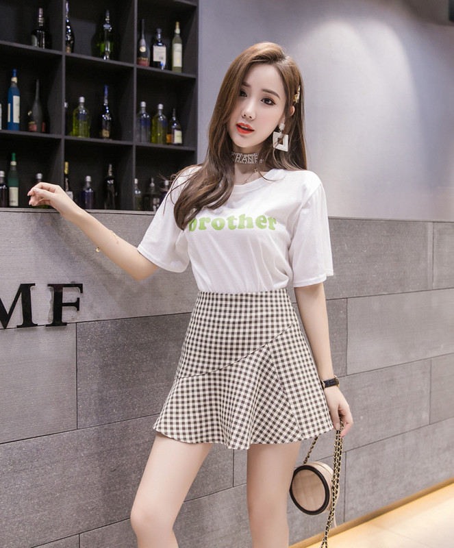 Fusta dama in carouri actuala in doua culori cu talie inalta