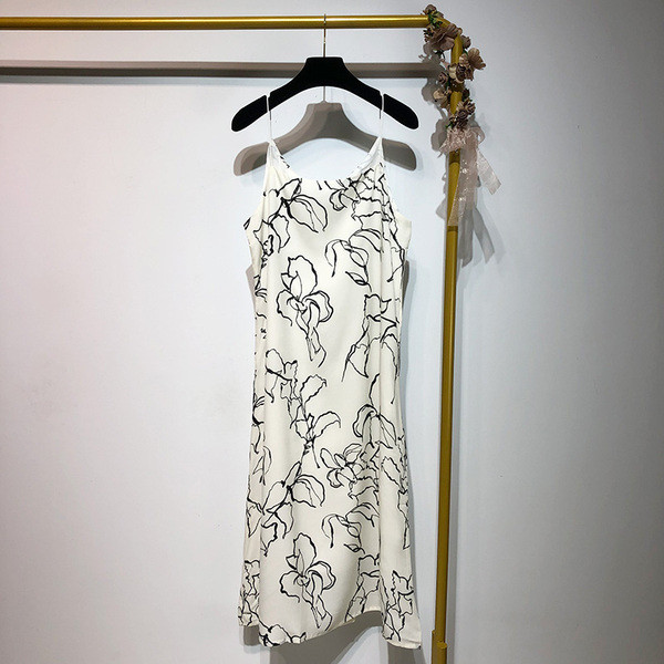 Vékony pántos, fehér, mintás női hosszú ruha