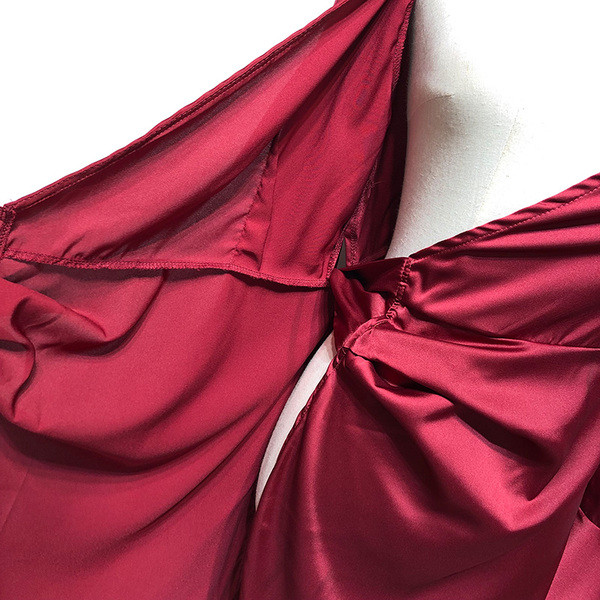 Rochie cu decolteu în V adânc și mâneci lungi lotus în visiniu