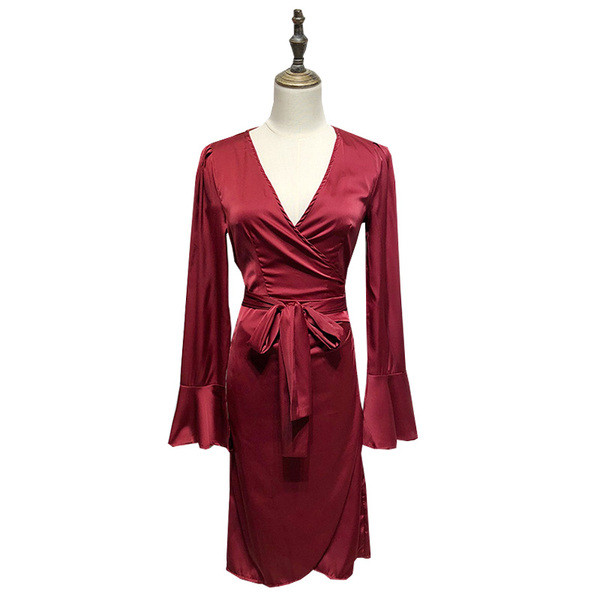 Rochie cu decolteu în V adânc și mâneci lungi lotus în visiniu