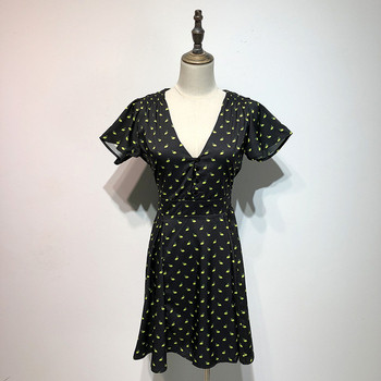 Rochie scurtă neagră cu decolteu în V adânc și mâneci scurte