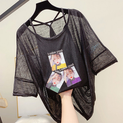 Bluză de damă cu aplicație și mâneci scurte