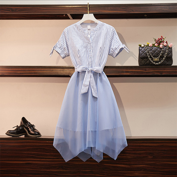 Rochie elegantă de damă cu curea și mâneci scurte în albastru